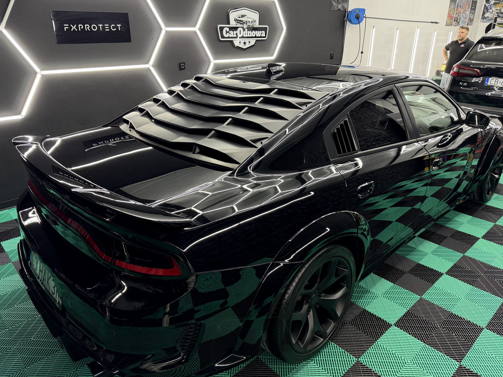 Tył od boku — Dodge Charger Widebody